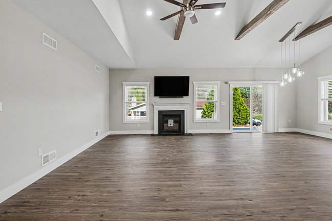 EASTON GREATROOM