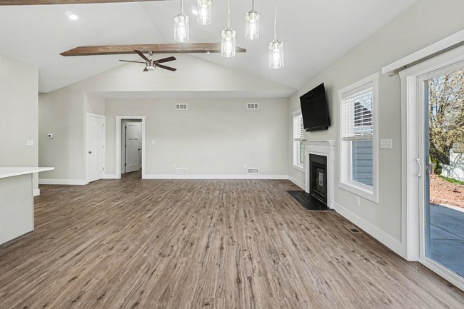 EASTON GREATROOM3