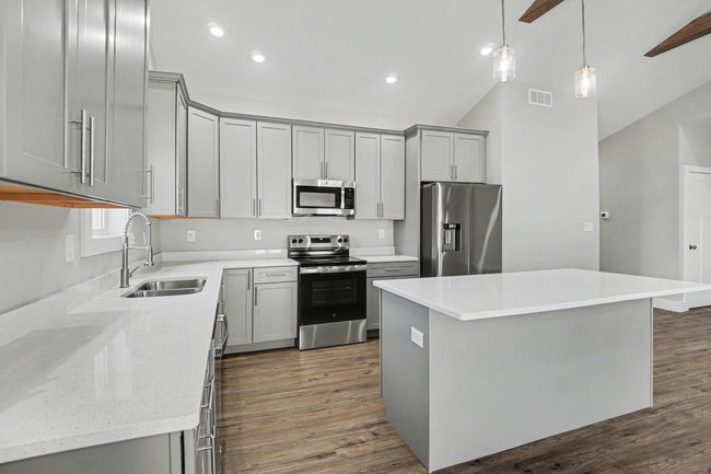 EASTON KITCHEN 4
