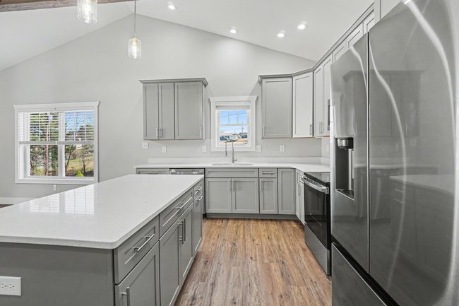 EASTON KITCHEN3